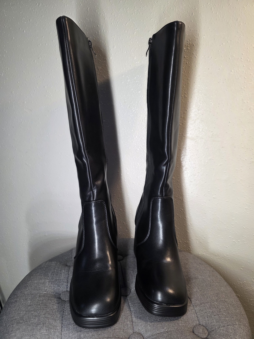 Women's Black Knee-High Boots Classic Grunge Gothic 8.5 Comfortable Faux Leather